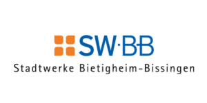 Logo der SWBB mit vier orangefarbenen Quadraten auf der linken Seite und den blauen Buchstaben â€žSWÂ·BBâ€ auf der rechten Seite, gefolgt vom Text â€žStadtwerke Bietigheim-Bissingenâ€ darunter.