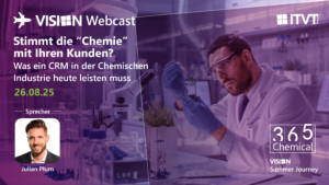 Eine Werbegrafik fÃ¼r einen ITVT Vision-Webcast mit einer Laborszene, in der ein Wissenschaftler eine FlÃ¼ssigkeitsprobe in einer modernen Forschungsumgebung untersucht. Das Layout enthÃ¤lt Veranstaltungsdetails wie den Titel â€žStimmt die Chemie mit Ihren Kunden?â€œ und das Datum 02.09.25 sowie Branding-Elemente von ITVT, 365 Chemical und VISION Summer Journey. In einem Referentenbereich ist ein professionelles PortrÃ¤tfoto mit der Beschriftung â€žJulian Plumâ€œ zu sehen.